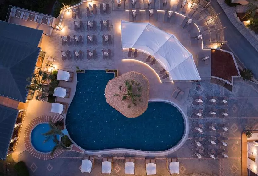 리조트 Asterias Village