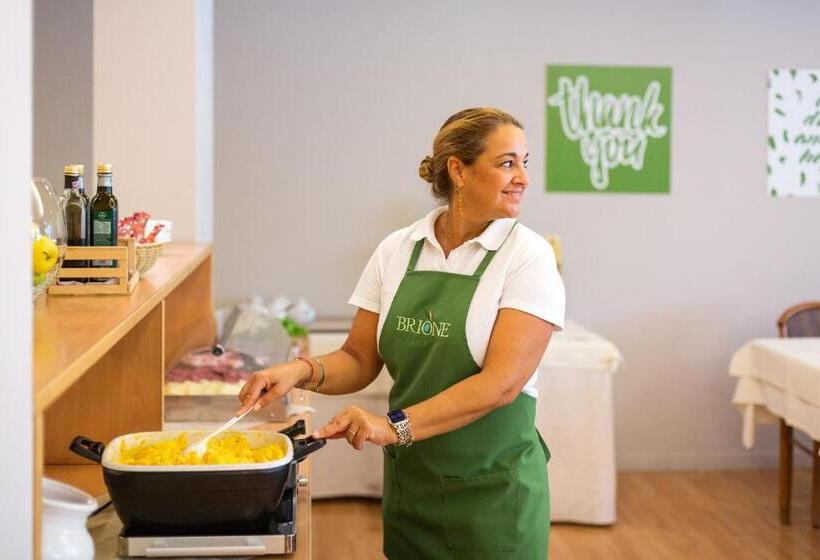 فندق Brione Green Resort