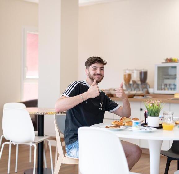 هتل Grand Cap Rooftop Pool