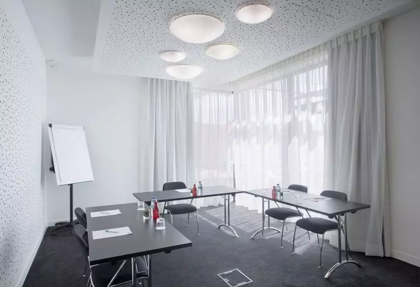 Hotel Holiday Inn Express Marseille Saint Charles, An Ihg