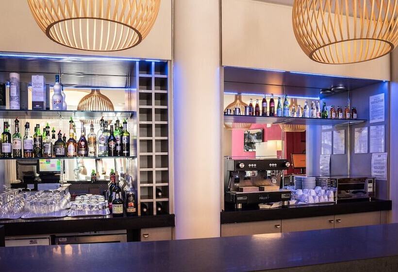 هتل Holiday Inn Express Marseille Saint Charles, An Ihg