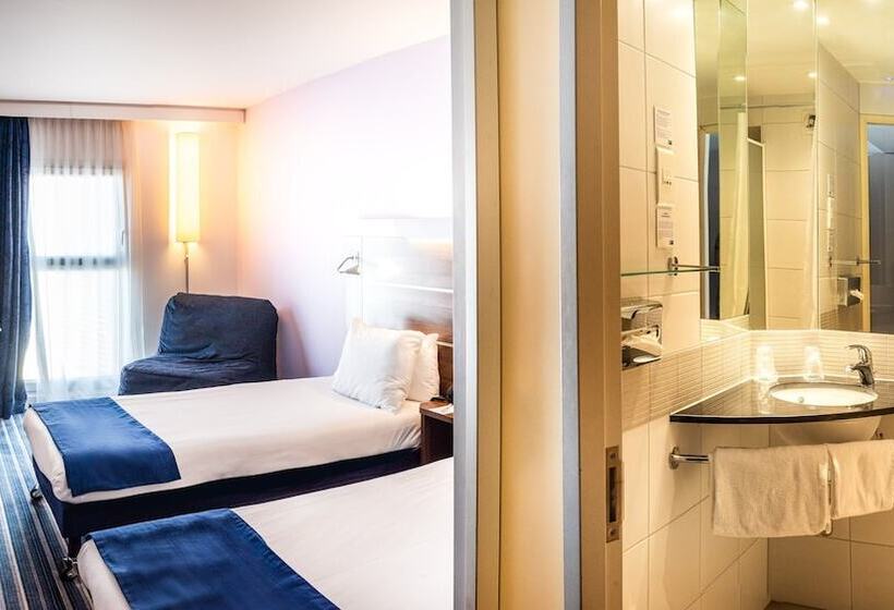 هتل Holiday Inn Express Marseille Saint Charles, An Ihg