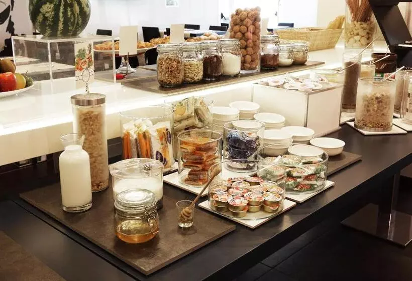 Отель Holiday Inn Milan Nord Zara, An Ihg