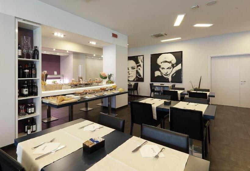 בית מלון כפרי Holiday Inn Milan Nord Zara, An Ihg
