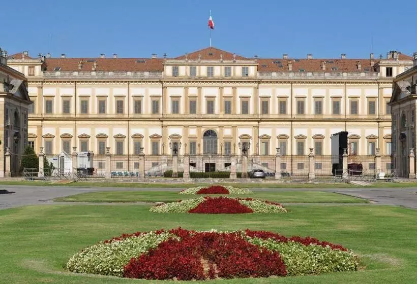 Отель Holiday Inn Milan Nord Zara, An Ihg