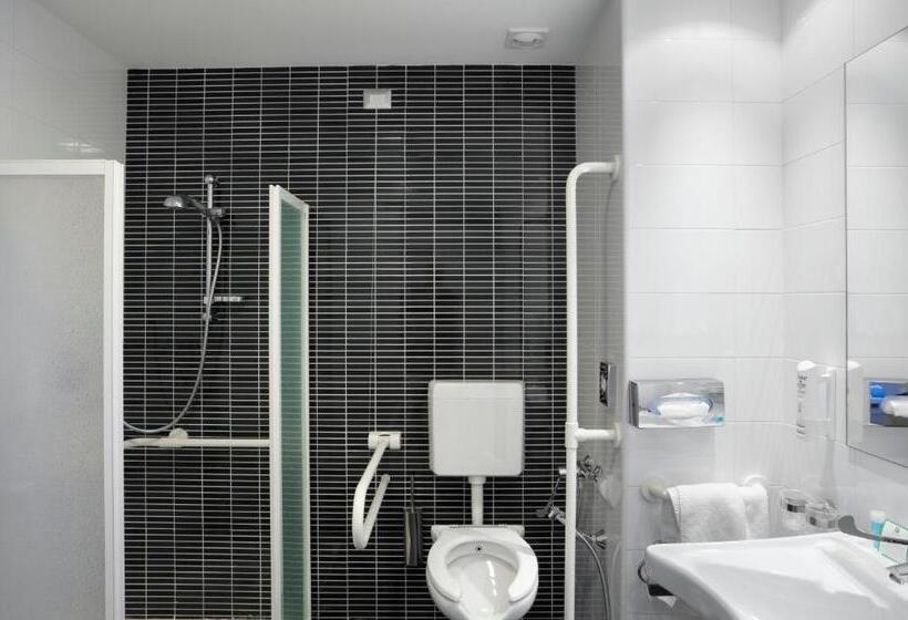 בית מלון כפרי Holiday Inn Milan Nord Zara, An Ihg