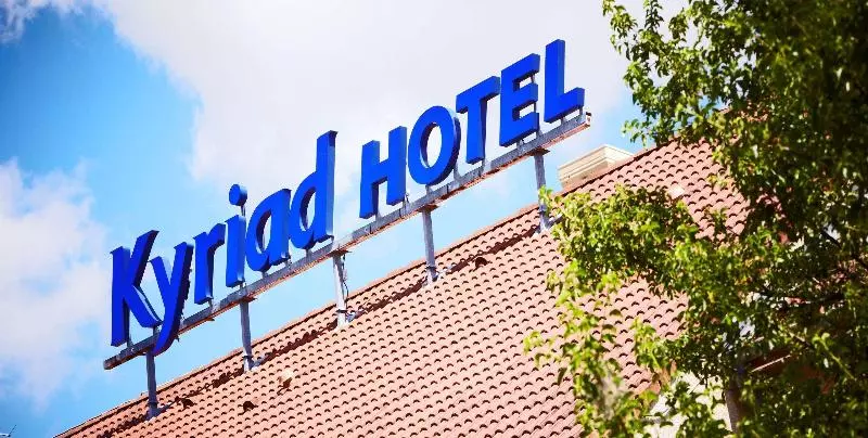Отель Kyriad Crepy En Valois