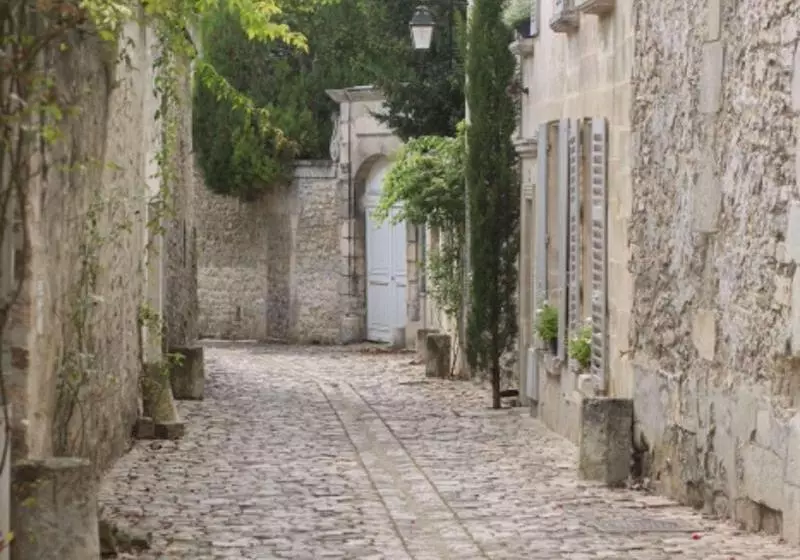 Отель Kyriad Crepy En Valois