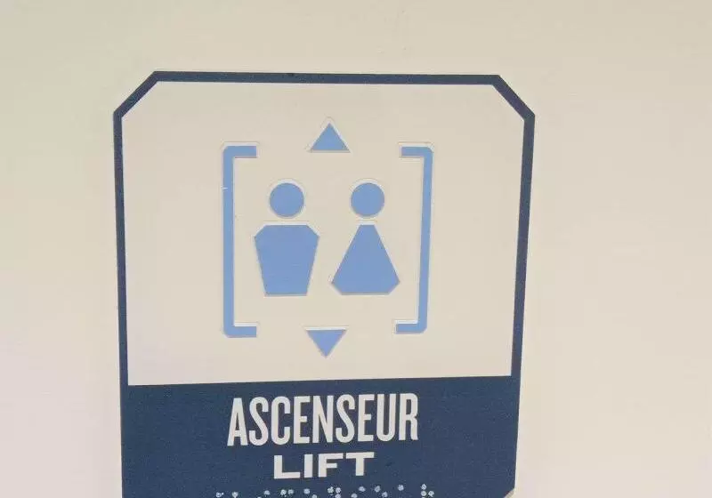 Отель Kyriad Crepy En Valois