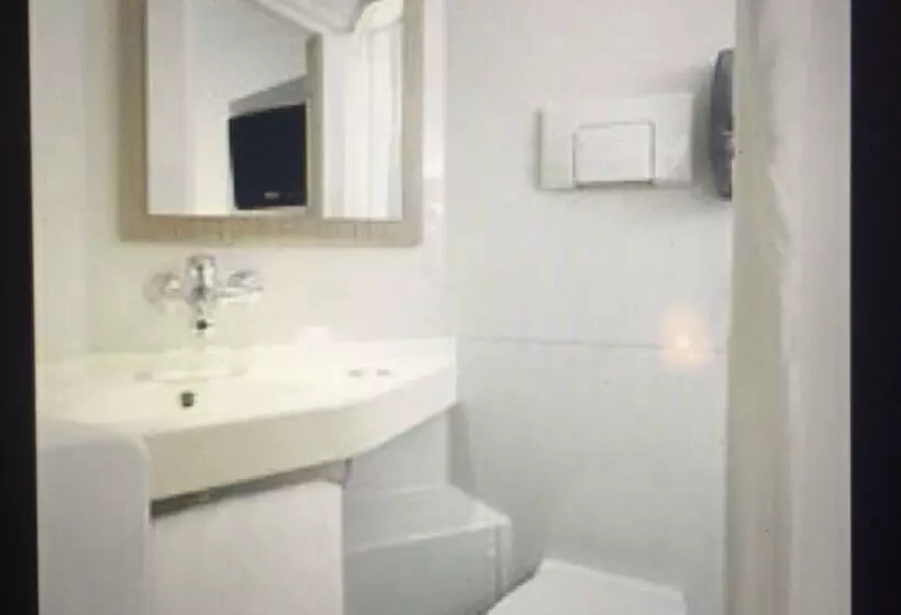 Отель Premiere Classe Saint Malo St Jouan Des Guerets