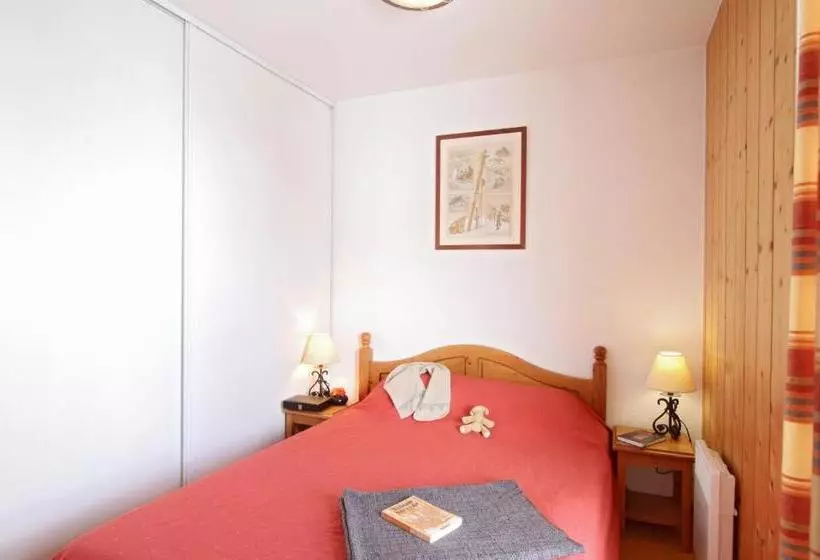 Отель Résidence Odalys Les Chalets De La Porte Des Saisons