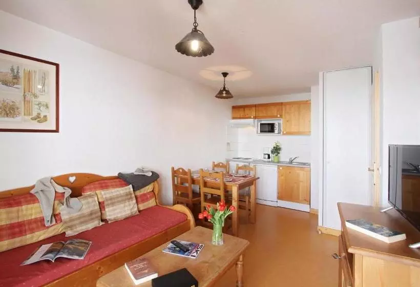 Отель Résidence Odalys Les Chalets De La Porte Des Saisons