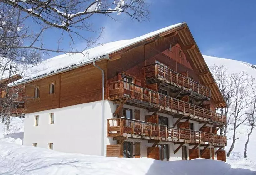 Отель Résidence Odalys Les Chalets De La Porte Des Saisons