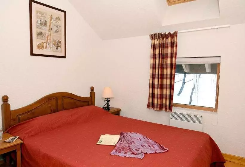 Отель Résidence Odalys Les Chalets De La Porte Des Saisons