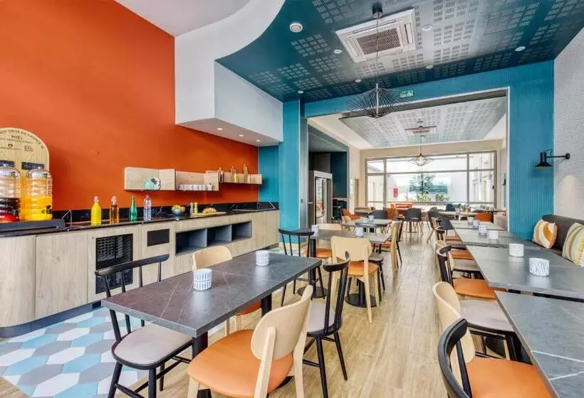 Appart City Confort Paris Clichy  Mairie