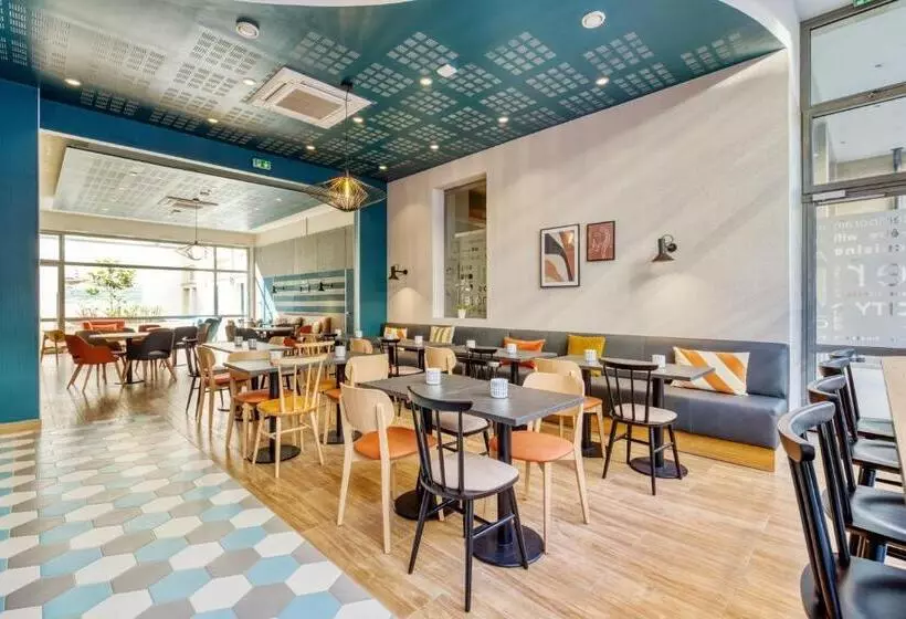 Appart City Confort Paris Clichy  Mairie