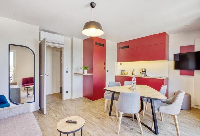 Appart City Confort Paris Clichy  Mairie