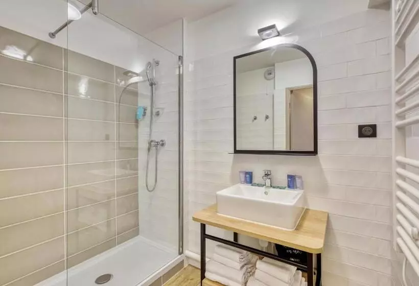 Appart City Confort Paris Clichy  Mairie