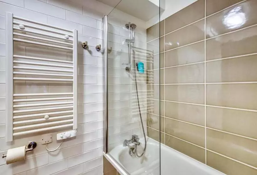 Appart City Confort Paris Clichy  Mairie