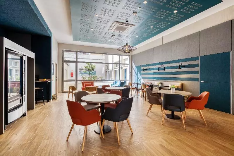 Appart City Confort Paris Clichy  Mairie