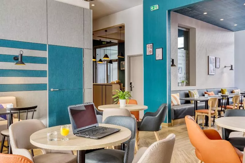 Appart City Confort Paris Clichy  Mairie