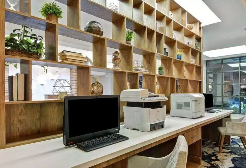 Отель Embassy Suites By Hilton Orlando Downtown