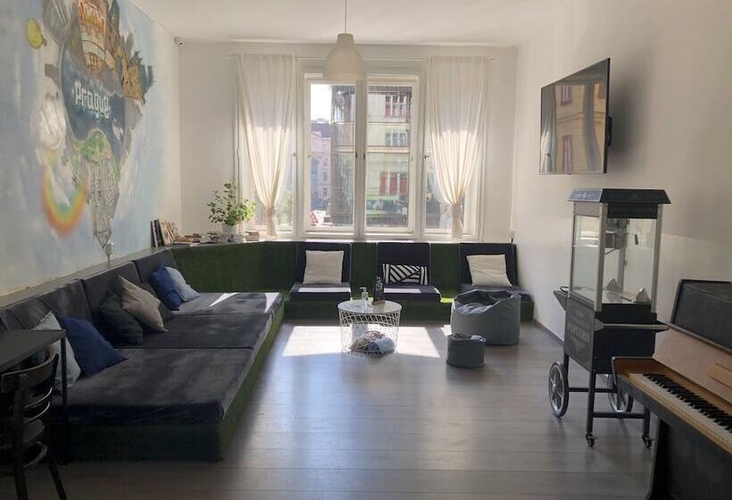 هتل Hostel Downtown