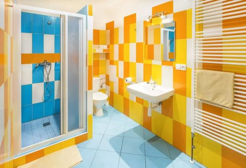 هتل Hostel Downtown