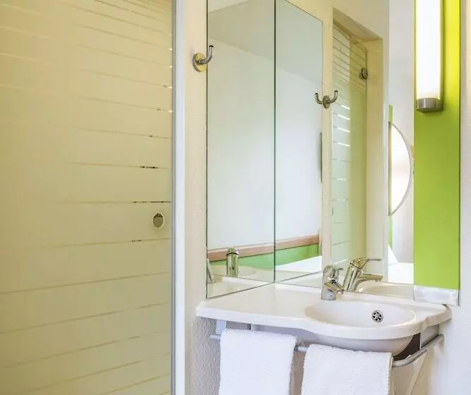 ホテル Ibis Budget Manchester Salford Quays