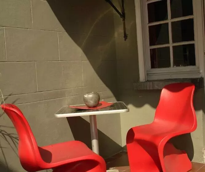 Hotel Monty Small Design