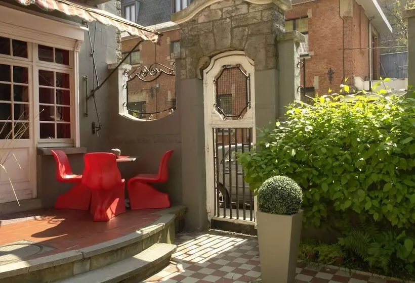 Hotel Monty Small Design