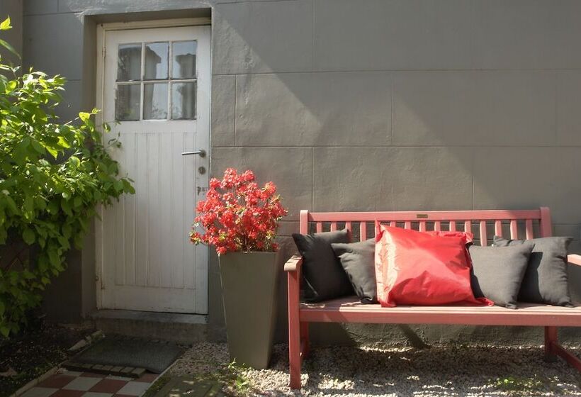 Hotel Monty Small Design