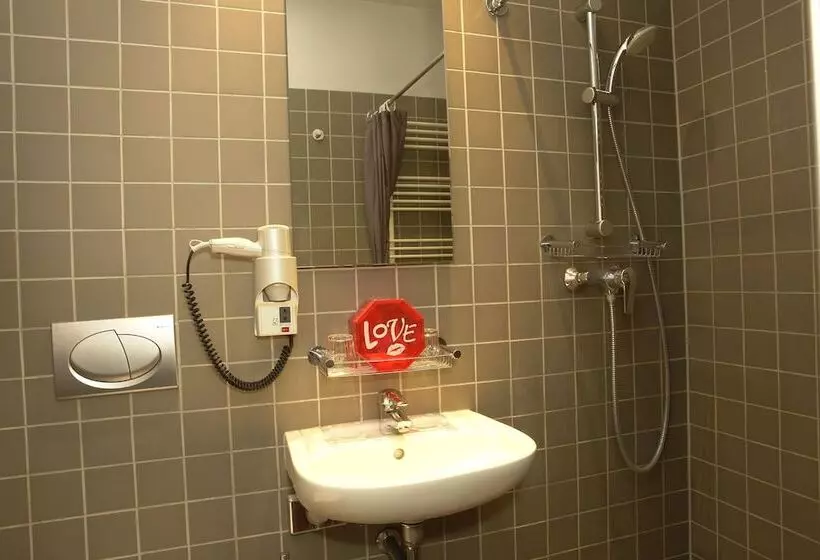 Hotel Monty Small Design