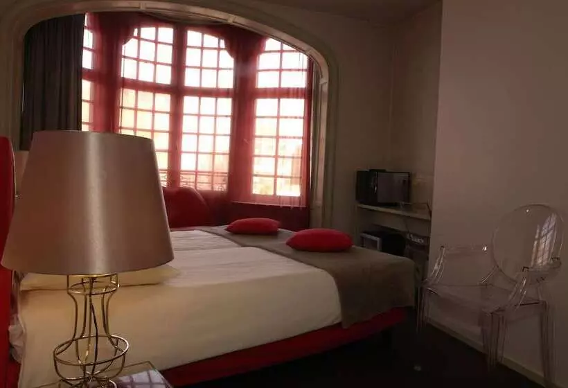 Hotel Monty Small Design