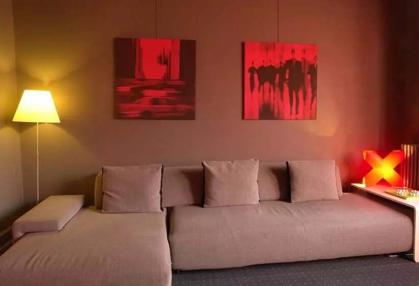 Hotel Monty Small Design