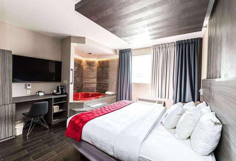 Отель Ramada By Wyndham Bronx