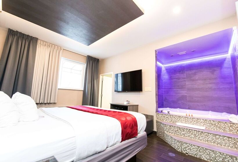 Отель Ramada By Wyndham Bronx