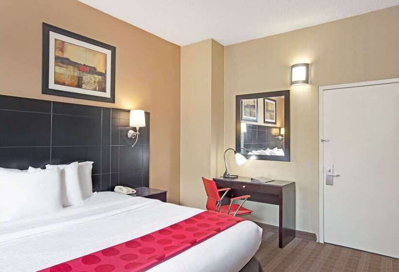 Отель Ramada By Wyndham Bronx