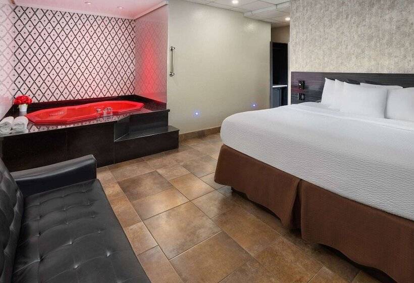 Отель Ramada By Wyndham Bronx