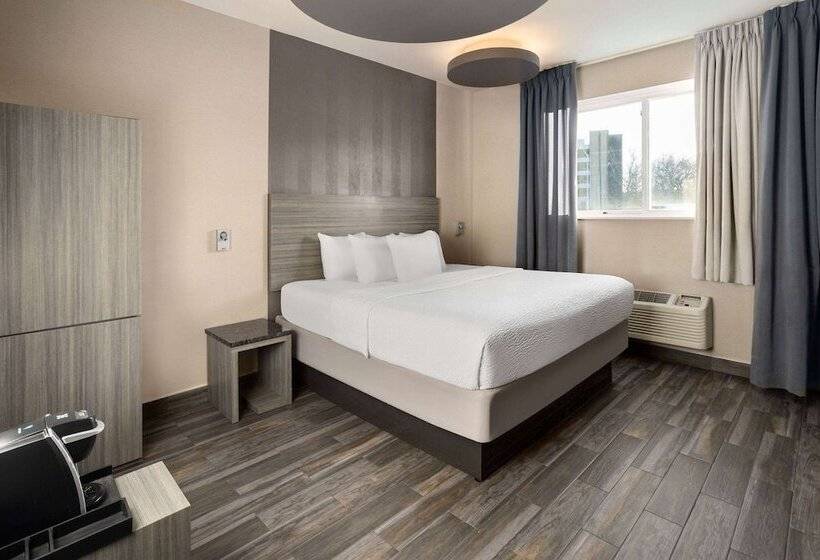 Отель Ramada By Wyndham Bronx