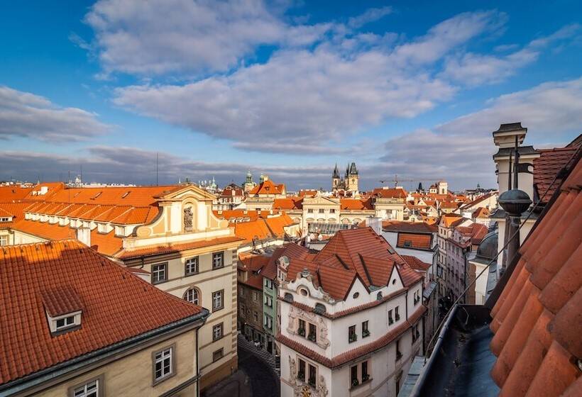 هتل Royal Road Residence