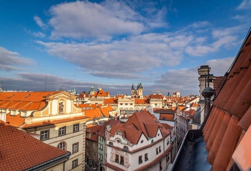 هتل Royal Road Residence