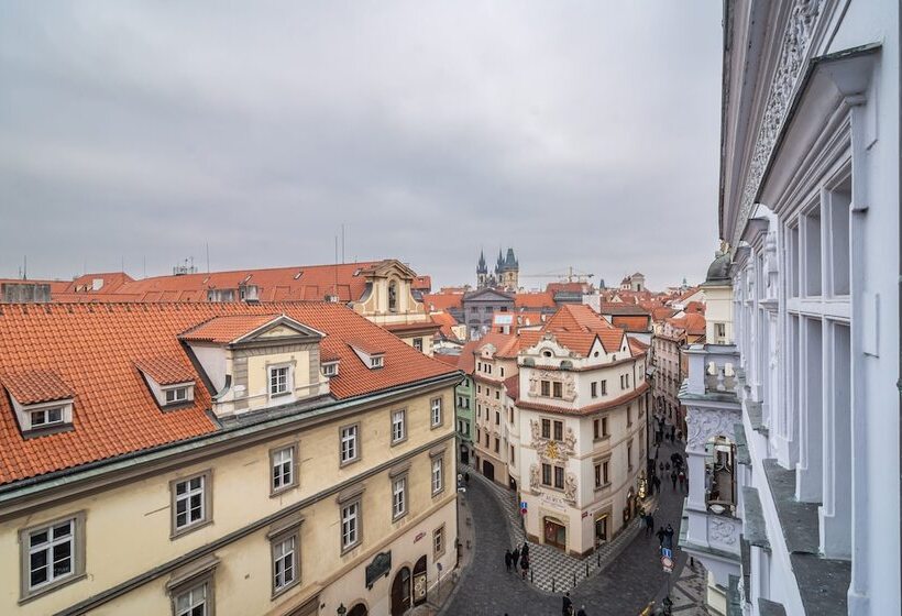 هتل Royal Road Residence