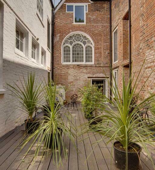 בית מלון כפרי Stone Court House