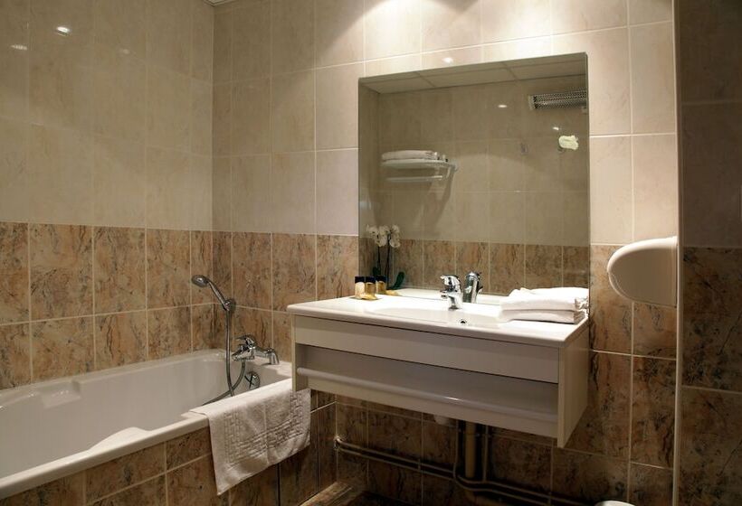 בית מלון כפרי The Originals City, Hôtel Paraylemonial