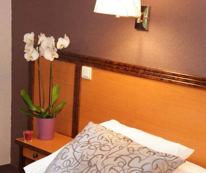 בית מלון כפרי The Originals City, Hôtel Paraylemonial