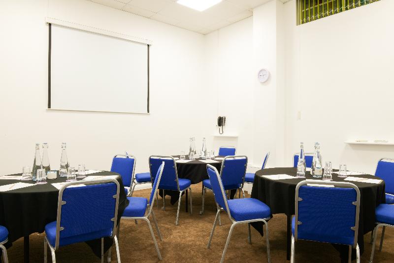 هتل The Wesley Euston