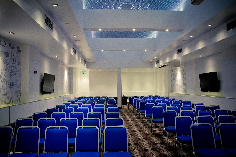 هتل The Wesley Euston