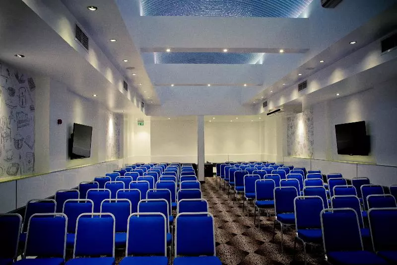 فندق The Wesley Euston