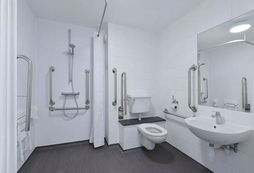 בית מלון כפרי Travelodge London Central Waterloo